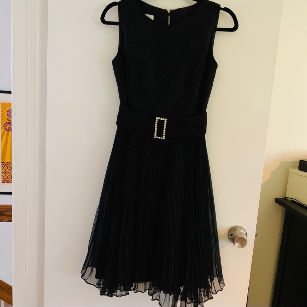 VINTAGE pleated sleeveless dress with buckle